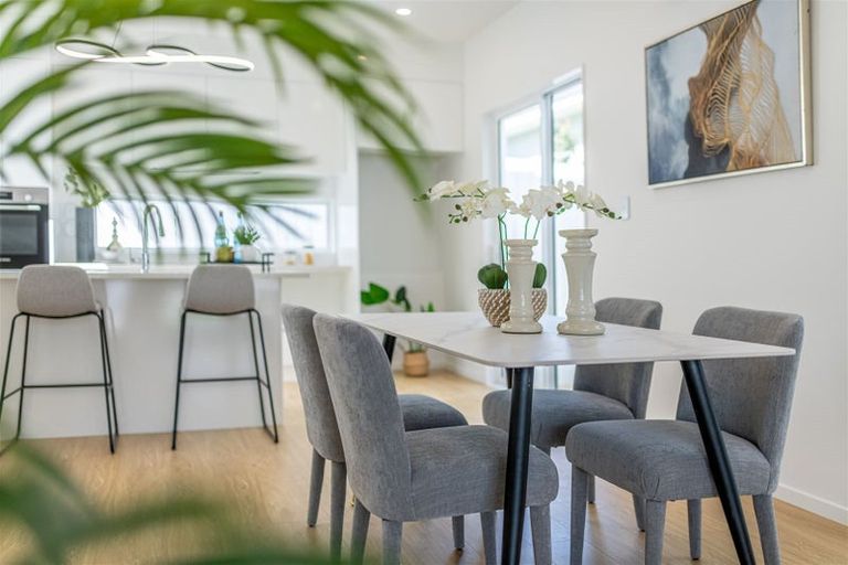 Photo of property in 3e Kingdale Road, Henderson, Auckland, 0610