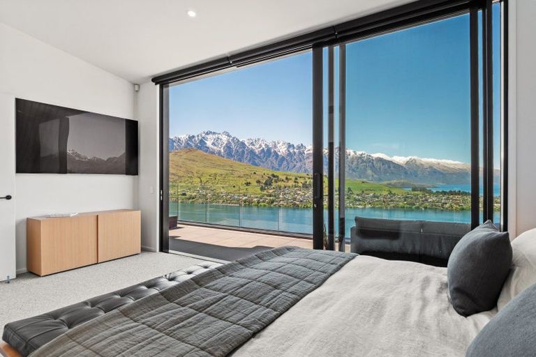 Photo of property in 92 Hensman Road, Queenstown, 9300