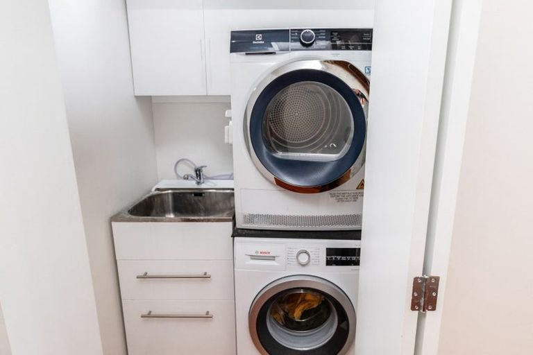 Photo of property in 35 Ellesmere Avenue, Miramar, Wellington, 6022