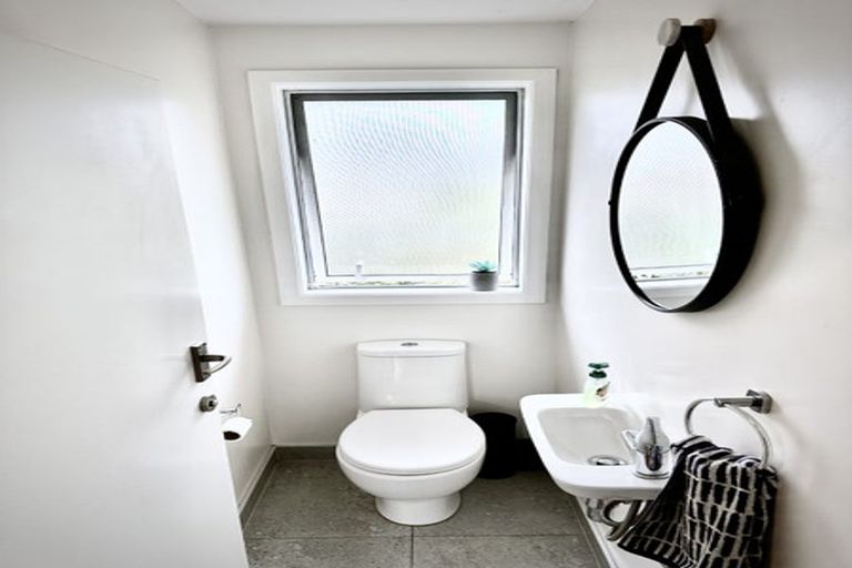 Photo of property in 1 Arahia Street, Northcote, Auckland, 0627