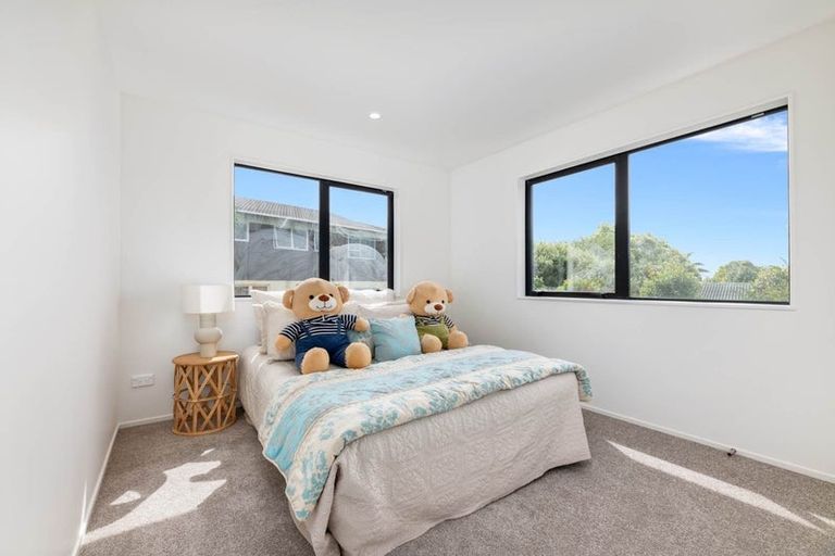 Photo of property in 43f Bodi Place, Te Atatu South, Auckland, 0610