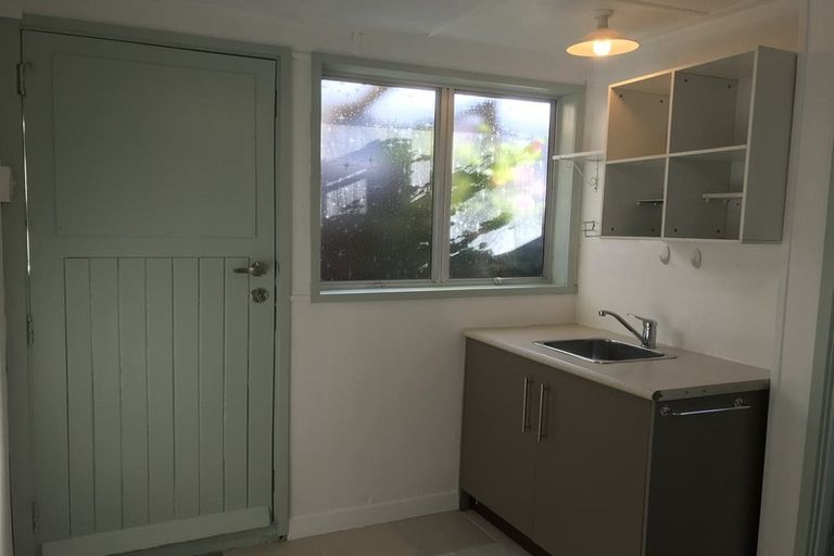Photo of property in 16 Tiki Street, New Lynn, Auckland, 0600