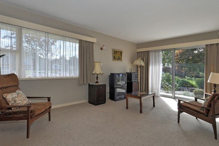 Photo of property in 1/7 Camberwell Place, Avonhead, Christchurch, 8042