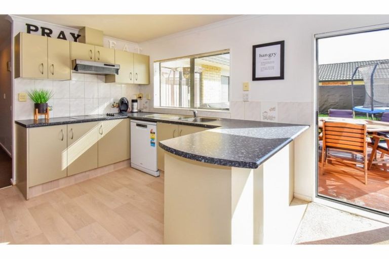 Photo of property in 9 Carn Place, Weymouth, Auckland, 2103