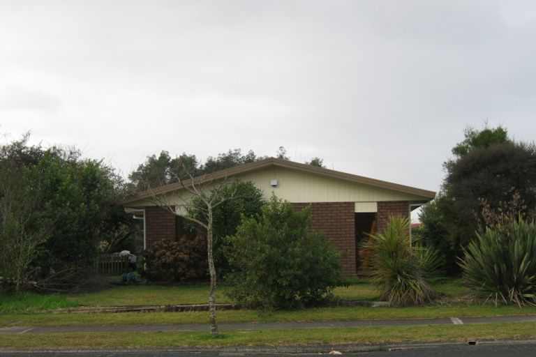 Photo of property in 37 Poaka Avenue, Dinsdale, Hamilton, 3204