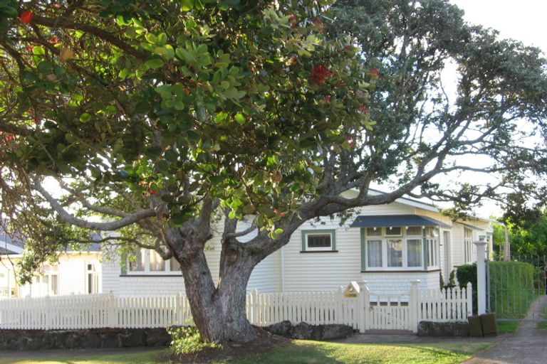 Photo of property in 8 Weston Avenue, Mount Albert, Auckland, 1025