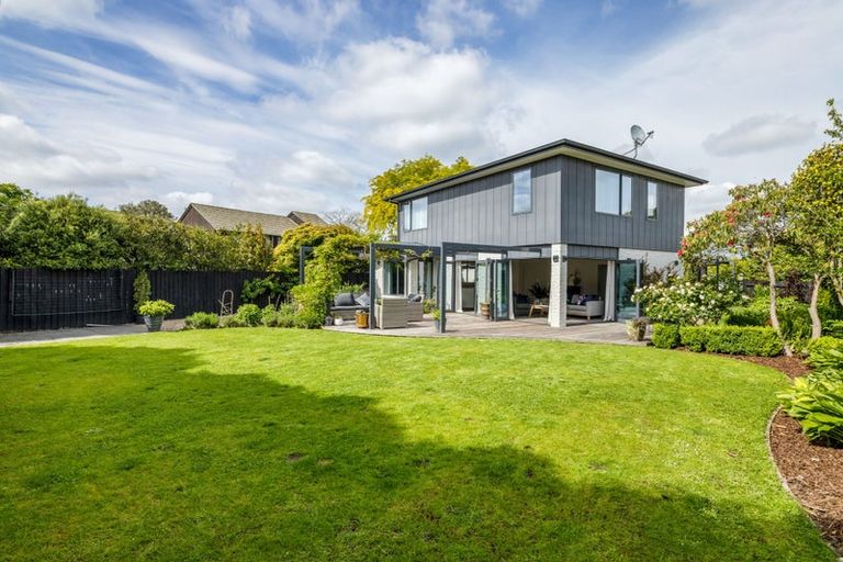 Photo of property in 16 Brackendale Place, Burnside, Christchurch, 8041