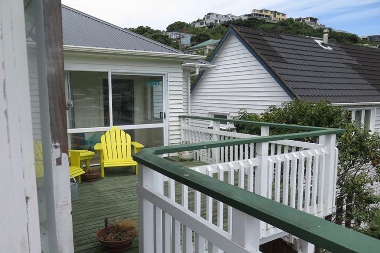 Photo of property in 28 Melbourne Road, Island Bay, Wellington, 6023