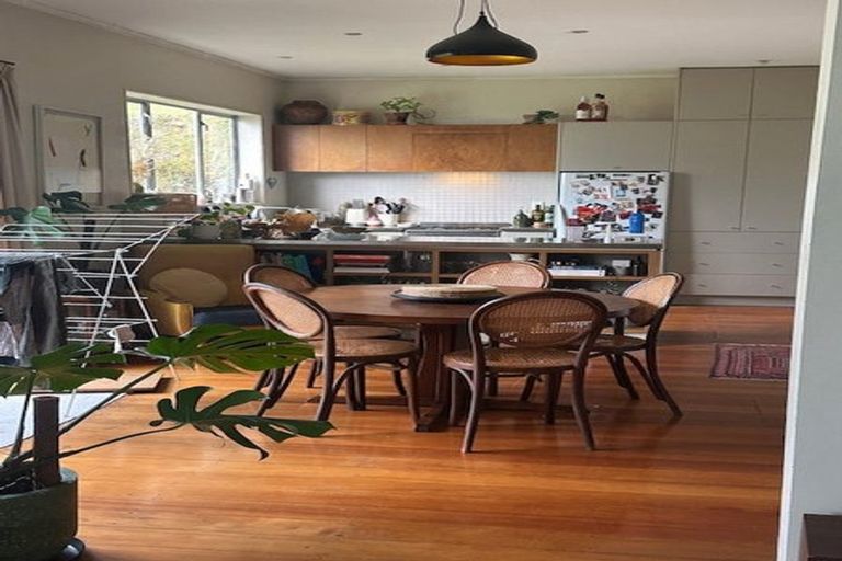 Photo of property in 1 Hungerford Road, Lyall Bay, Wellington, 6022