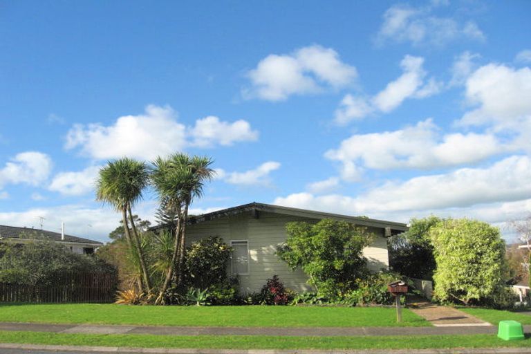 Photo of property in 12 Alton Terrace, Pakuranga Heights, Auckland, 2010