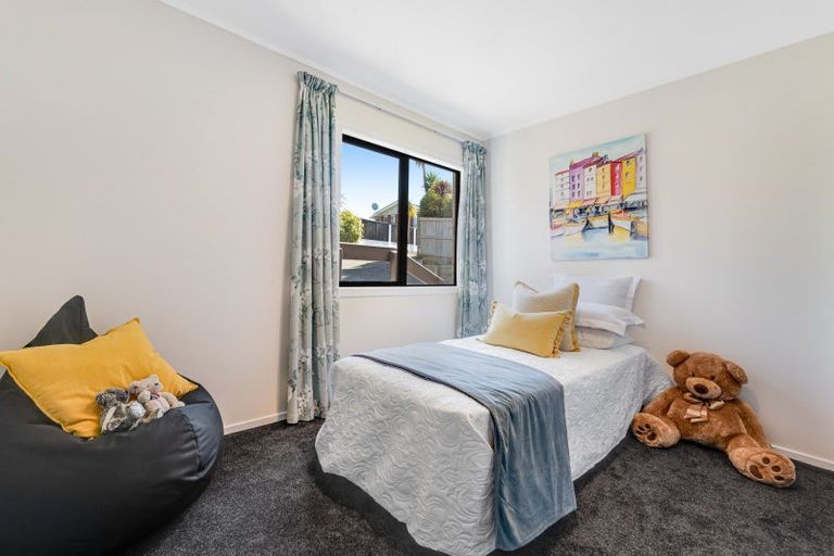 Photo of property in 10 Oliver Twist Avenue, Mellons Bay, Auckland, 2014