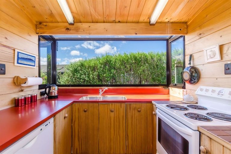 Photo of property in 20 Pohutukawa Crescent, Raumati Beach, Paraparaumu, 5032