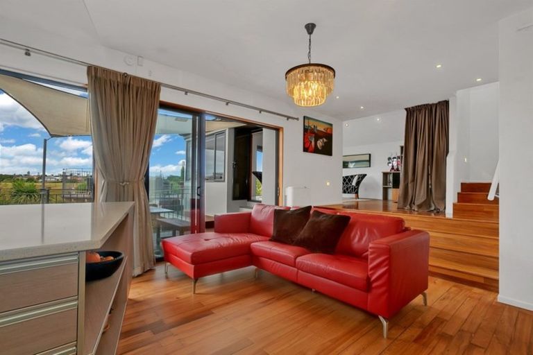 Photo of property in 8 Lister Street, Point Chevalier, Auckland, 1022