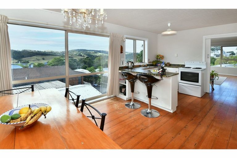 Photo of property in 8 Ocean View Road, Hatfields Beach, Orewa, 0931