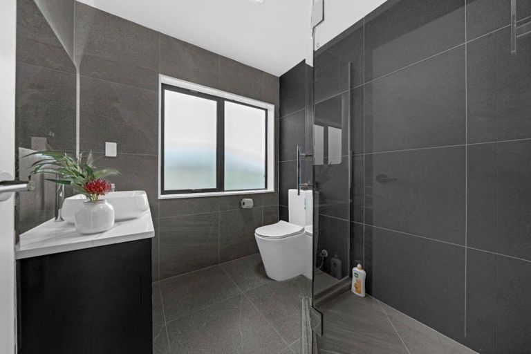 Photo of property in 2a Ballyalton Crescent, Flat Bush, Auckland, 2019