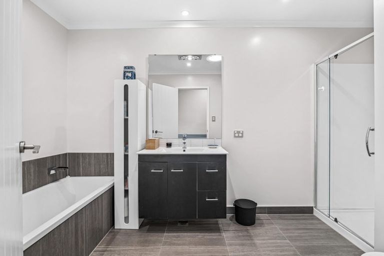 Photo of property in 14b Dida Park Drive, Kumeu, 0810