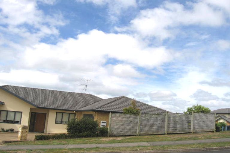 Photo of property in 10 Lorikeet Place, Unsworth Heights, Auckland, 0632