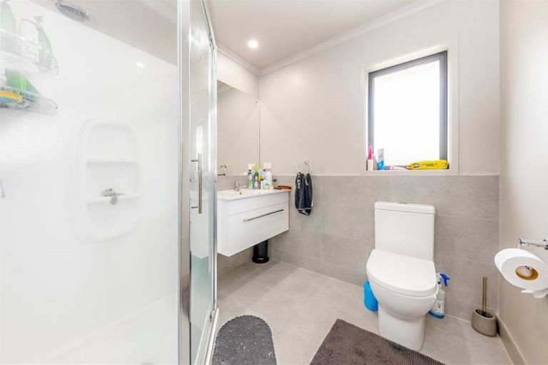 Photo of property in 9 Dumas Place, Rosehill, Papakura, 2113