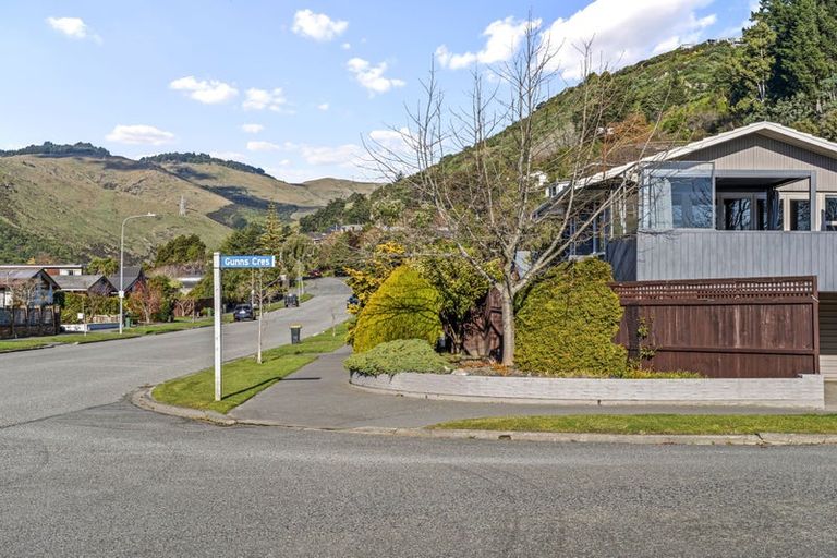 Photo of property in 1 Gunns Crescent, Cashmere, Christchurch, 8022