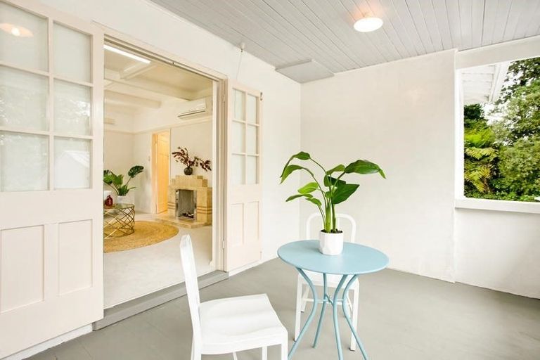 Photo of property in 2 Otitori Bay Road, Titirangi, Auckland, 0604