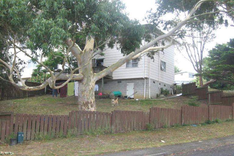 Photo of property in 2/1 Jenanne Place, Totara Vale, Auckland, 0629