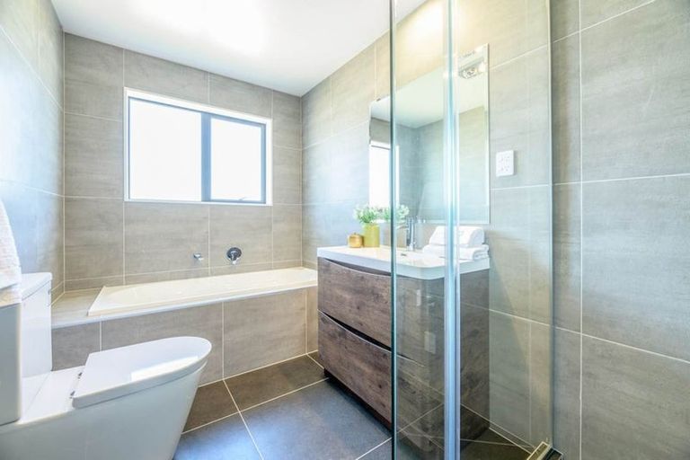 Photo of property in 12b September Place, Forrest Hill, Auckland, 0620