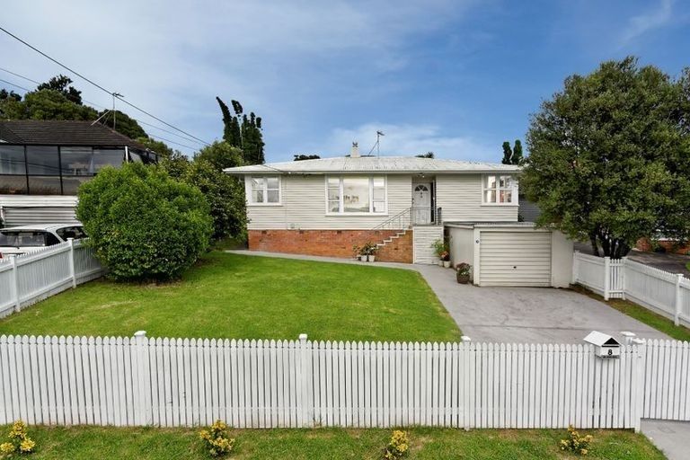 Photo of property in 8 Kelwyn Road, Kelston, Auckland, 0602