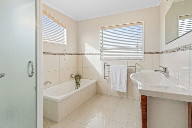 Photo of property in 10 Webb Avenue, Levin, 5510