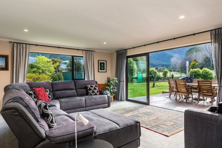 Photo of property in 6b Lady Cobham Grove, Anakiwa, Picton, 7281