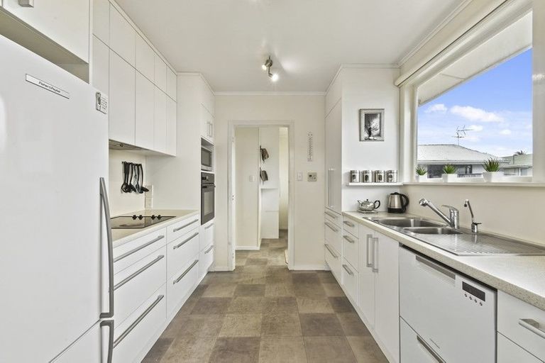 Photo of property in 10 Lomas Place, Manurewa, Auckland, 2102