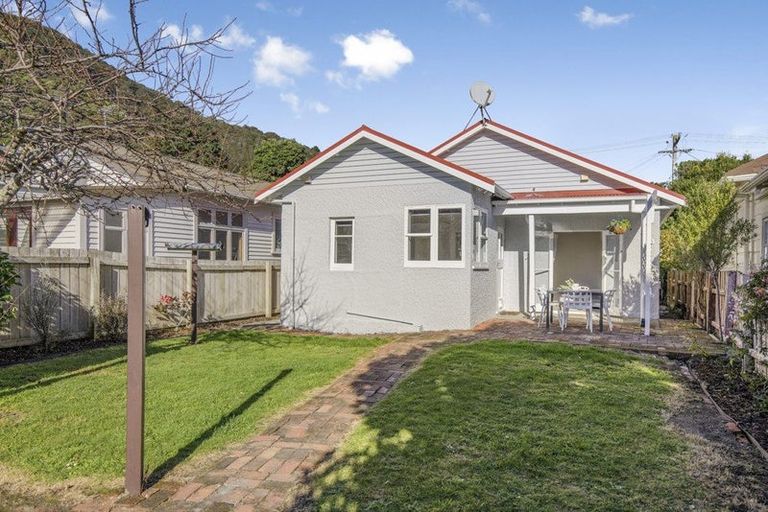 Photo of property in 24 Kauri Street, Eastbourne, Lower Hutt, 5013