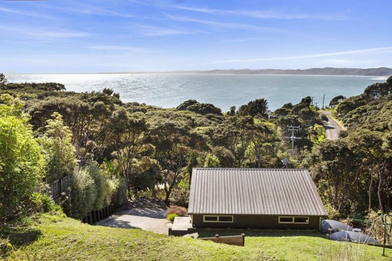 Photo of property in 33 Whaanga Road, Raglan, 3297