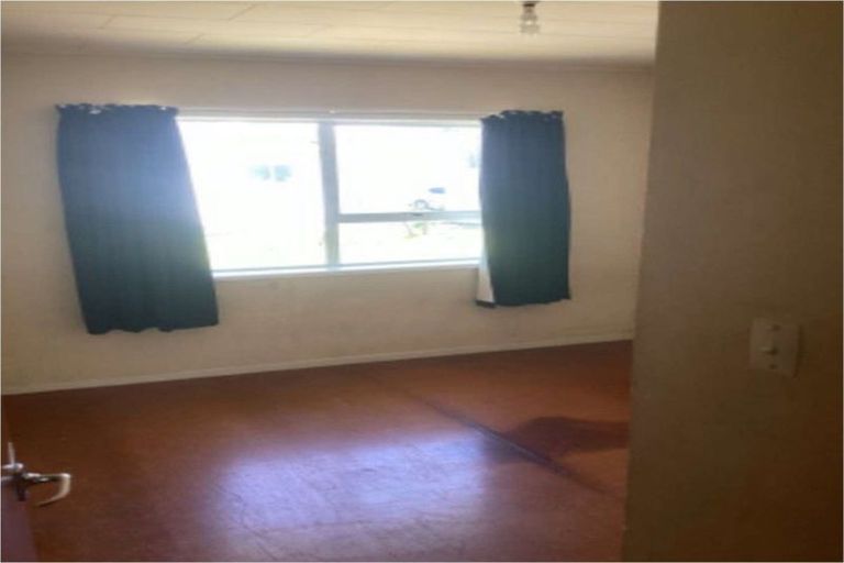 Photo of property in 1 Albany Road, One Tree Point, 0118