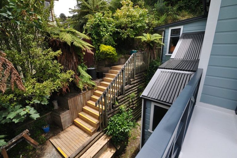 Photo of property in 140 Glenmore Street, Northland, Wellington, 6012