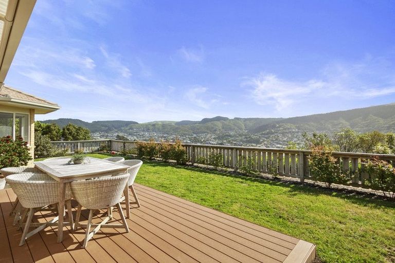 Photo of property in 125 Woodman Drive, Tawa, Wellington, 5028