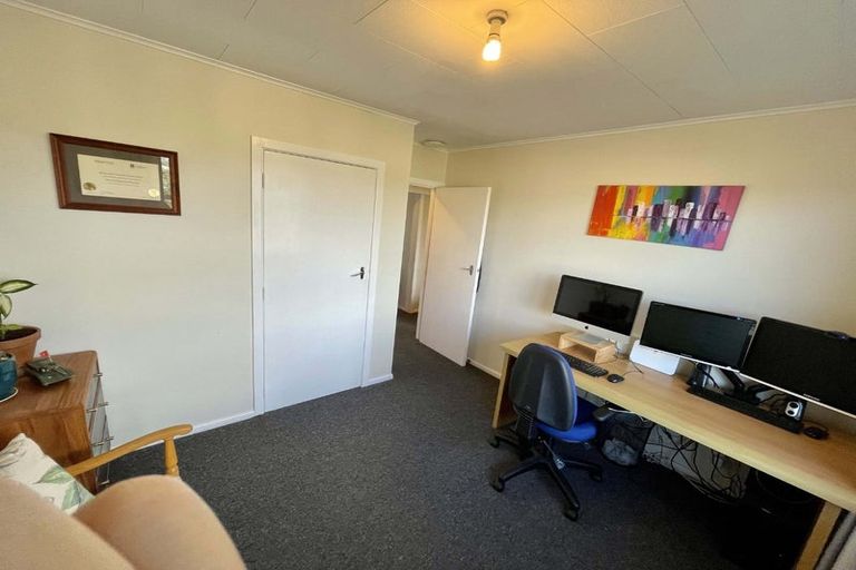 Photo of property in 7 Innes Way, Newlands, Wellington, 6037