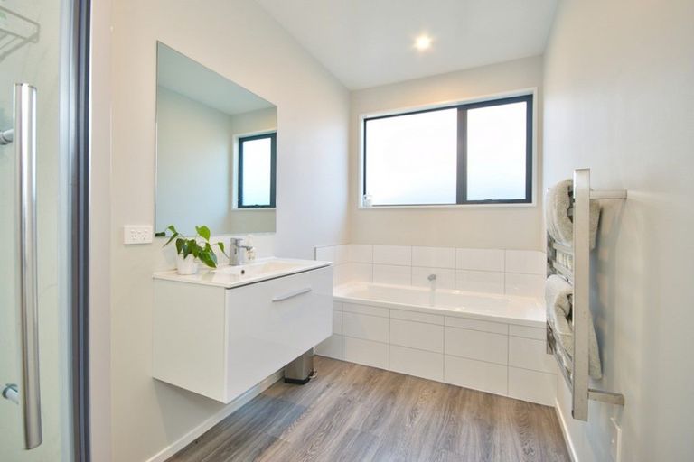 Photo of property in 14 Silver Street, Lower Shotover, Queenstown, 9304