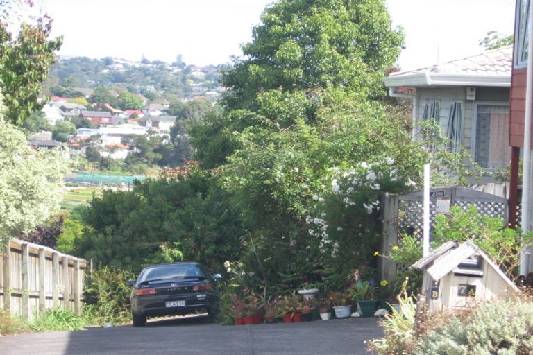 Photo of property in 2/7 Valecrest Place, Bayview, Auckland, 0629