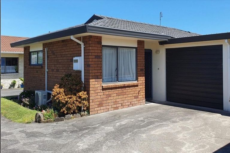 Photo of property in 2/156 Carrington Street, Lower Vogeltown, New Plymouth, 4310