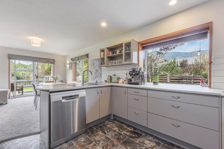 Photo of property in 10a Huia Street, Waikawa, Picton, 7220