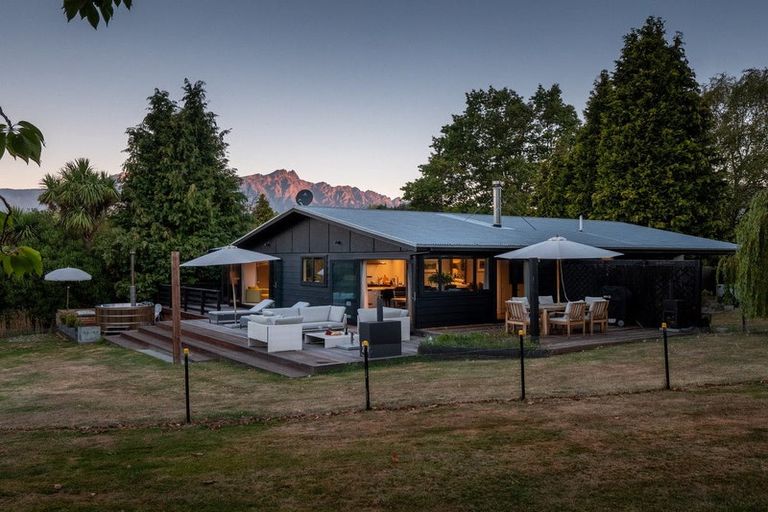 Photo of property in 38 Station Rise, Dalefield, Queenstown, 9371