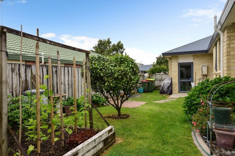 Photo of property in 12 Dorchester Place, Nawton, Hamilton, 3200