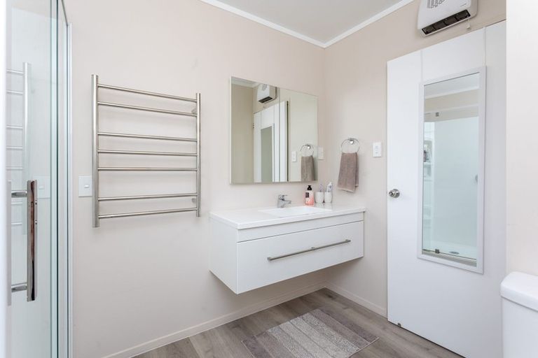 Photo of property in 34 Karaka Street, Helensville, 0800