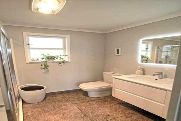 Photo of property in 1/3 Flaxdale Street, Birkdale, Auckland, 0626