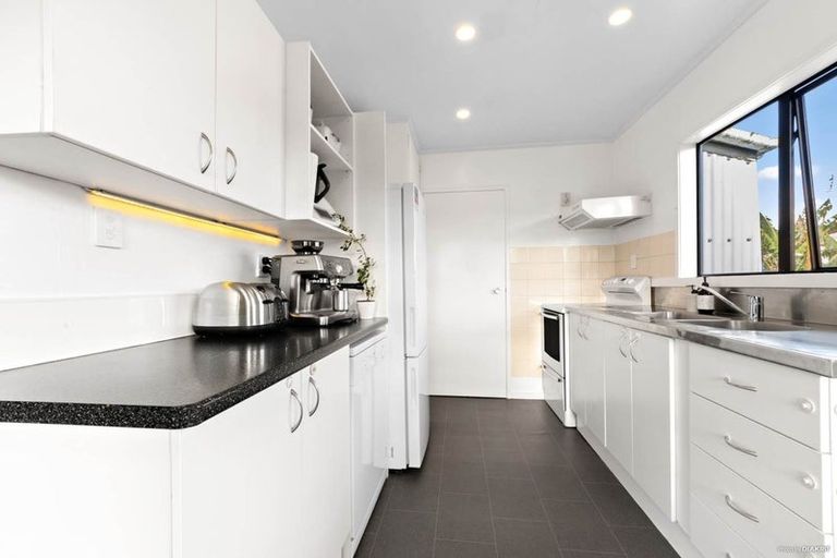 Photo of property in 23 Kellett Road, Ranui, Auckland, 0612