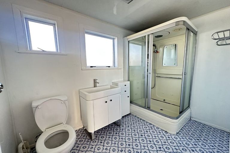 Photo of property in 4 Maui Pomare Street, Blockhouse Bay, Auckland, 0600