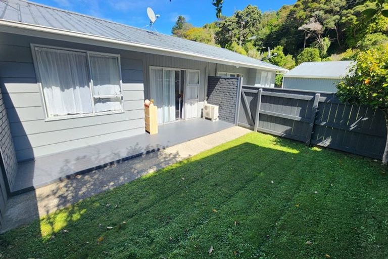 Photo of property in 2/80 Airlie Road, Plimmerton, Porirua, 5026