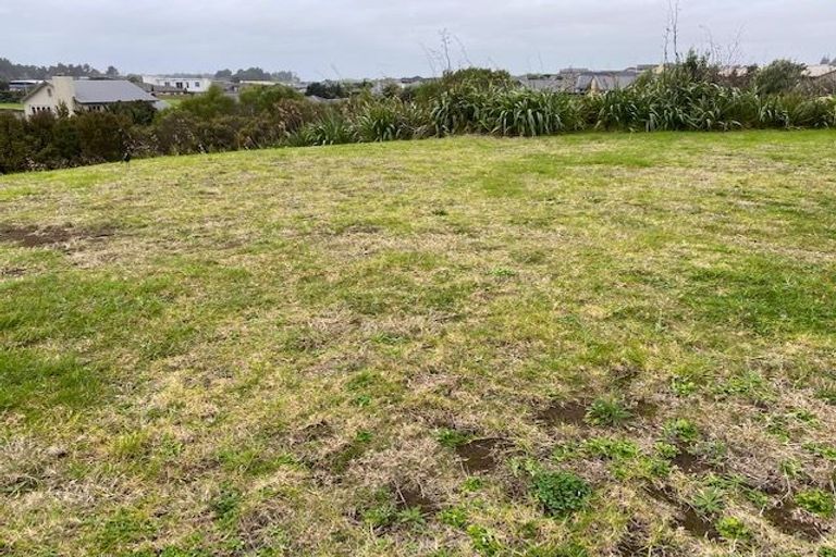 Photo of property in 10 Kakariki Lane, Waiwhakaiho, New Plymouth, 4312