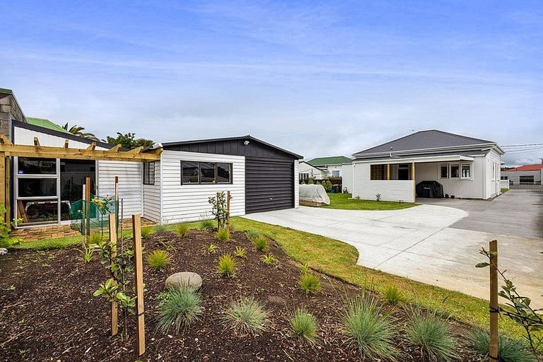 Photo of property in 56 Vogel Street, Hawera, 4610