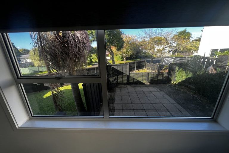 Photo of property in 1/7 Yarra Place, Botany Downs, Auckland, 2010